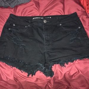 AE DISTRESSED BLACK SHORTS